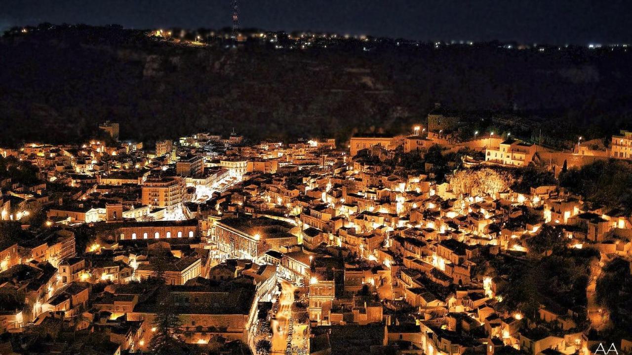 Si-Moutique, Le Case-Grotte Degli Avi 2 Modica Eksteriør bilde